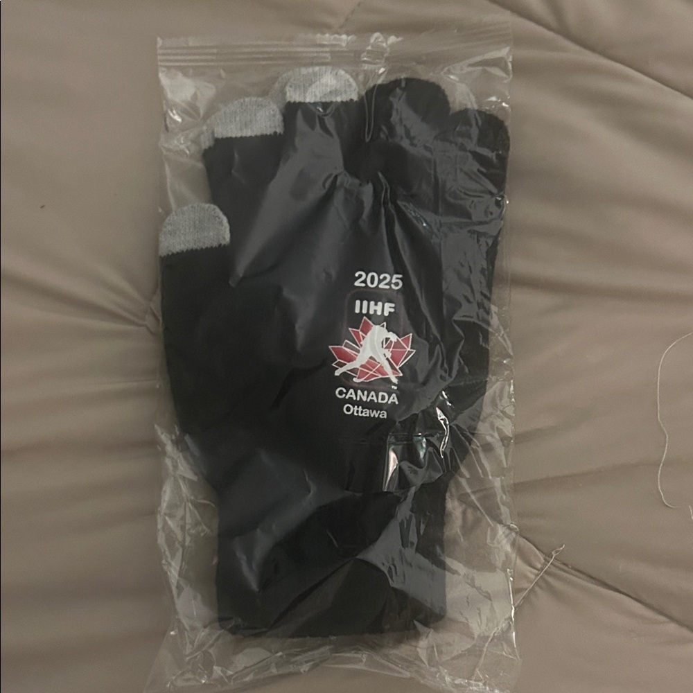 2025 IIHF Canada World Juniors Ottawa Black Gloves